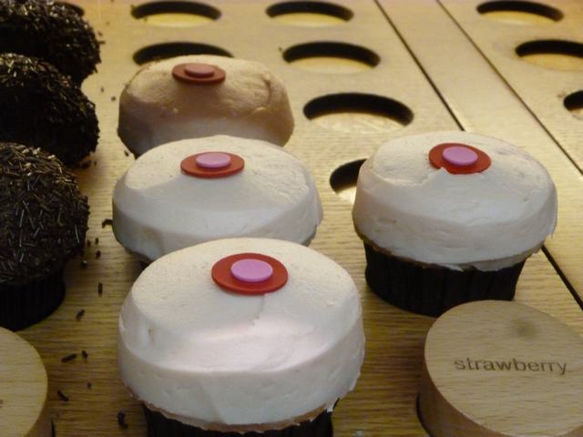 アメリカの郷愁的なお菓子はカップケーキ、Cupcakes,_a0170045_2313215.jpg