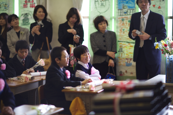 凛太郎 小学校の卒業式 Peddyのくまちゃん カメラを持って