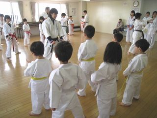 日曜空手 新川教室 春は入会シーズンです!_c0118332_14304845.jpg
