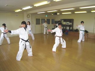 日曜空手 新川教室 春は入会シーズンです!_c0118332_14305893.jpg