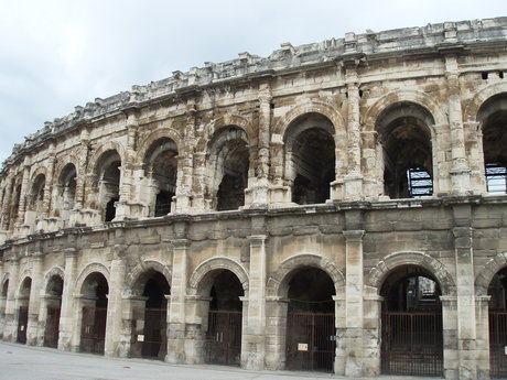 ニームの古代闘技場 L Amphitheatre De Nimes おフランスの魅力