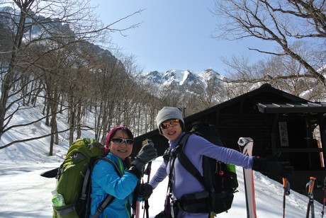 谷川岳虹芝寮で春の雪を楽しむ。_c0242406_22175342.jpg