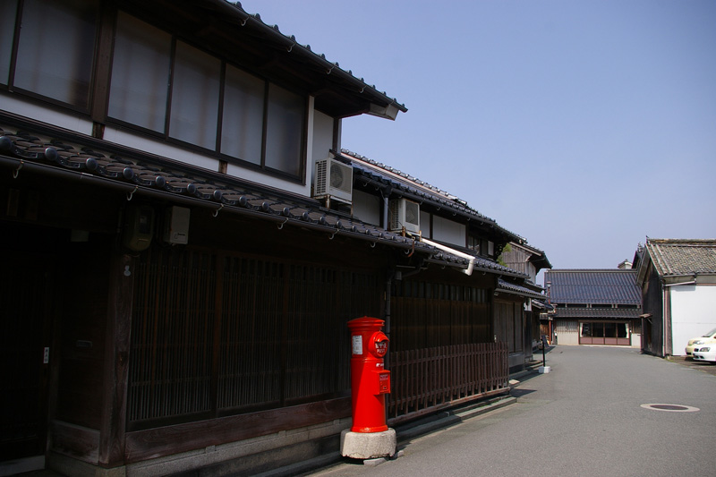 丸ポストのある風景_f0130879_2319833.jpg