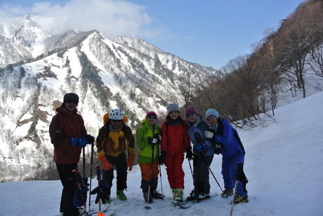 谷川岳虹芝寮で春の雪を楽しむ。_c0242406_22385846.jpg