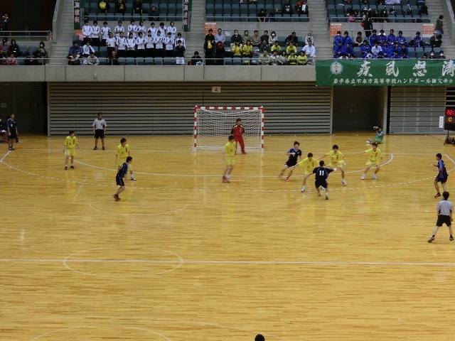 ハンドボールも格闘技 第36回全国高校ハンドボール選抜大会_f0141310_8182478.jpg