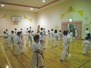 新発寒道場 元気に組手!_c0118332_2332547.jpg
