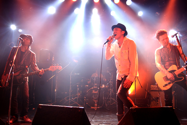 Live!!!_e0182444_13562320.jpg