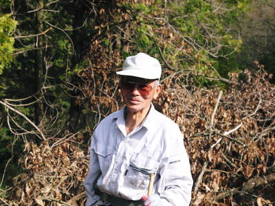 原木しいたけ 来年の収穫に向け「コマ打ち」 その1_a0254656_18103158.jpg