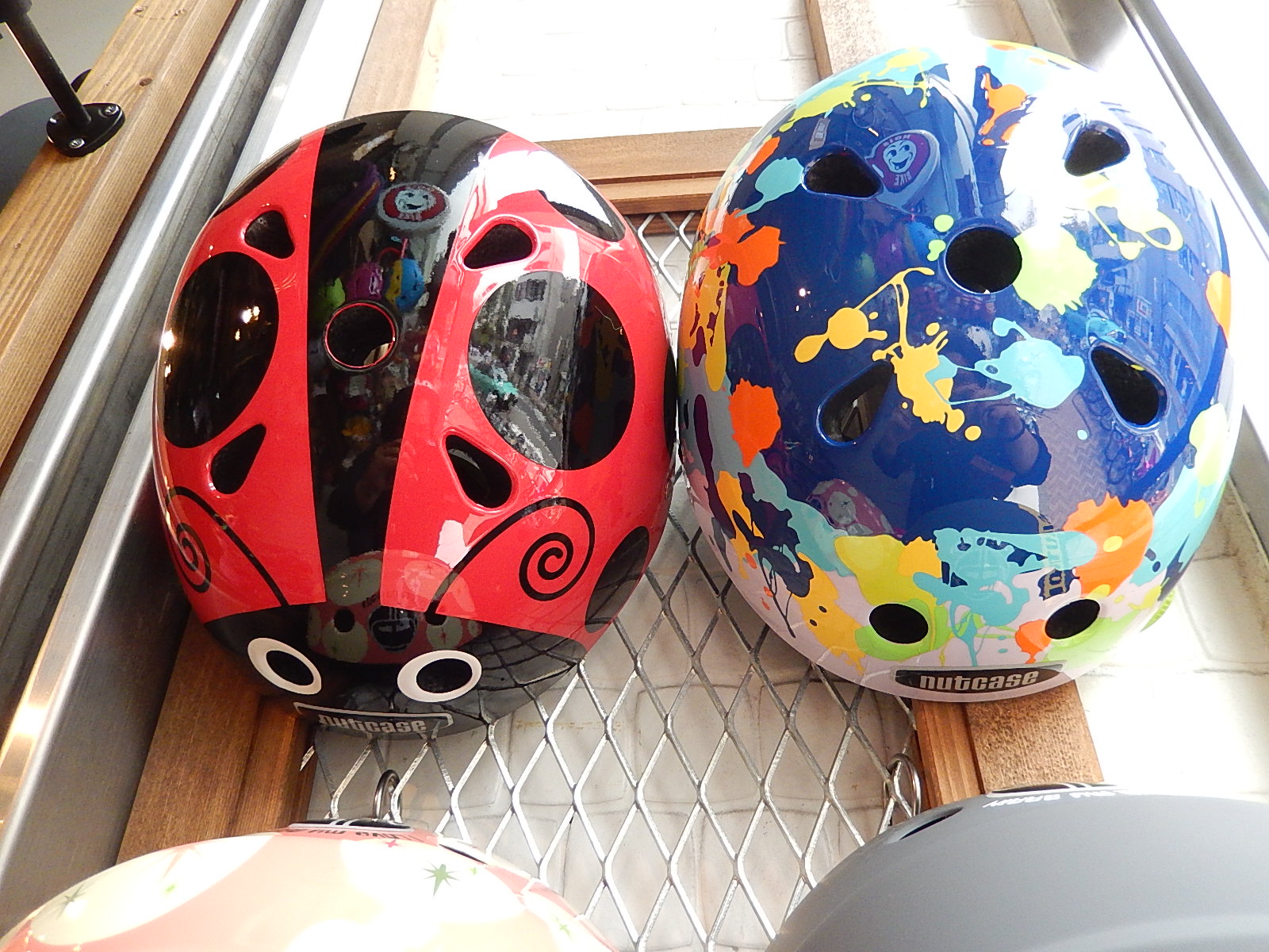 かわいいヘルメット　ｎｕｔｃａｓｅ　ヘルメット　入庫です_e0188759_1582739.jpg