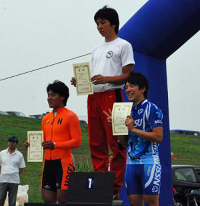 日本大学自転車競技部・吉田海李(よしだ かいり)選手を金栄堂でサポート!_c0003493_1023714.jpg