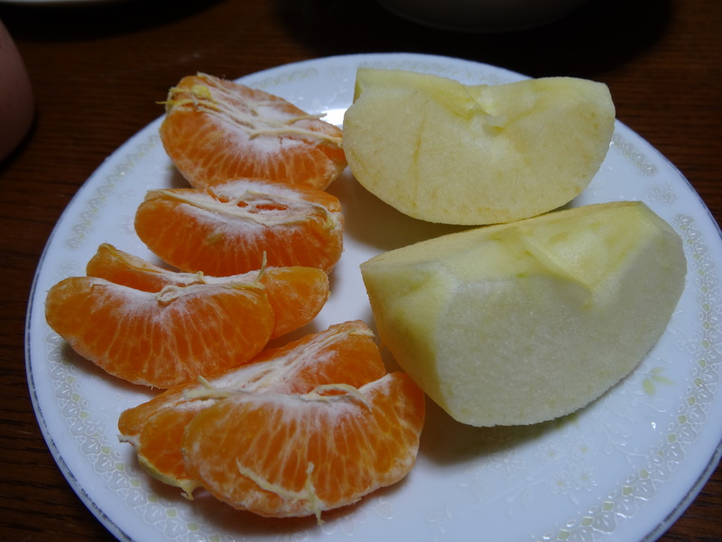 野菜サラダ、鯖の味噌煮、野菜炒め、カレーソース、春雨の冷やし中華です。_c0225997_23105745.jpg