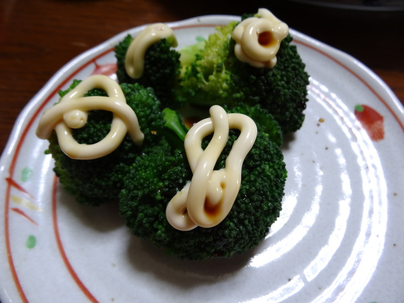 野菜サラダ、鯖の味噌煮、野菜炒め、カレーソース、春雨の冷やし中華です。_c0225997_2315135.jpg