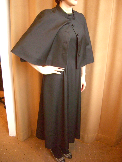 年度始めのセレモニーなら美しいケープ+ワンピースで_c0168223_18422930.jpg