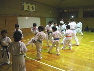 土曜日空手 今日も新しい仲間!_c0118332_23234299.jpg