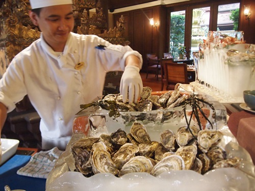 Mandarin Oriental Dhara Dhevi seafood buffet_e0182138_181158100.jpg