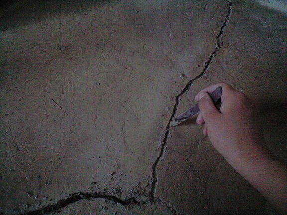 三和土のヒビ割れを直す 小鳥とパンの家