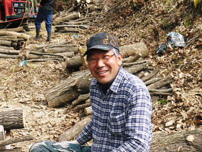 原木しいたけ 来年の収穫に向け「コマ打ち」 その2_a0254656_1659261.jpg