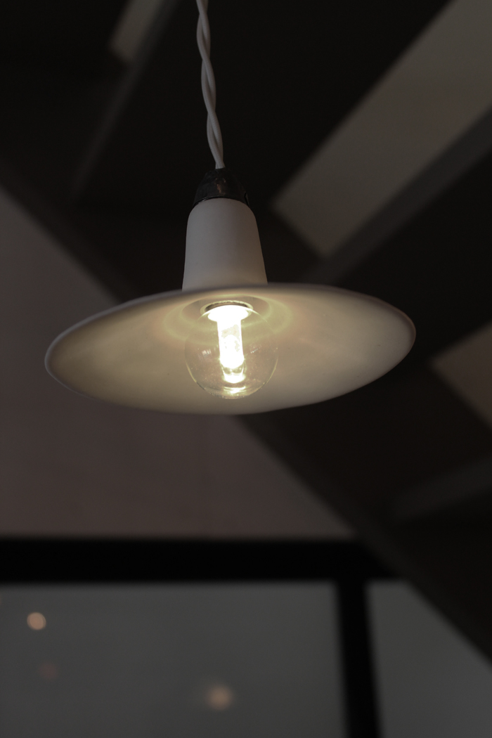 『白磁照明 白熱球とLED』_f0192906_2119867.jpg