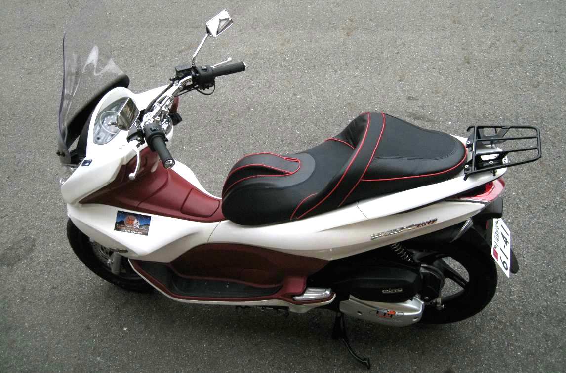 お買い物バイクの乗りかえ　流行のホンダＰＣＸへ_e0003910_17514632.jpg