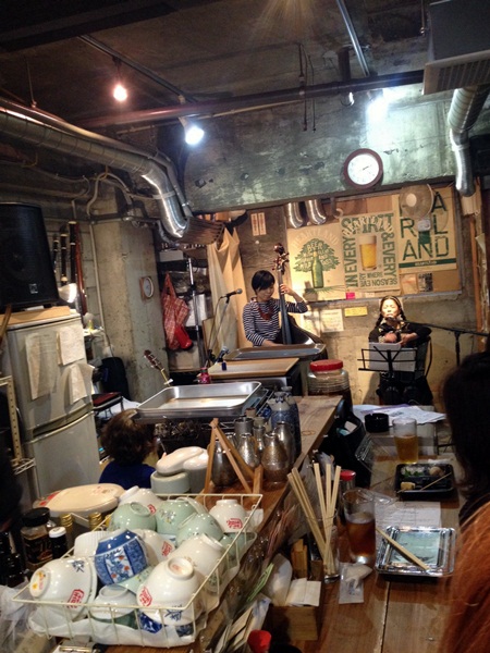 昼下がりの投げ銭ライブ_b0206537_15325570.jpg