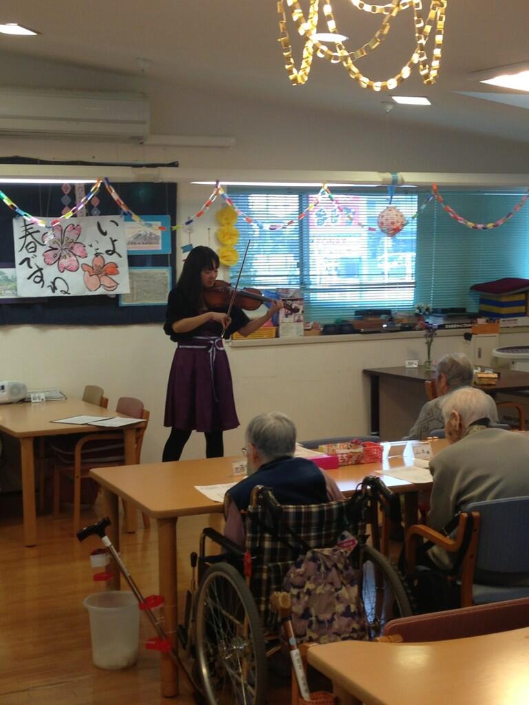 デイケアセンターにて演奏して参りました♪_f0109257_21533233.jpg