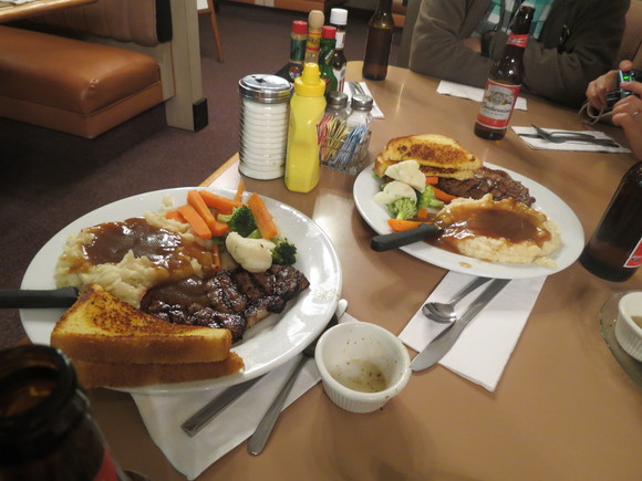 SKY130405 それぞれが、個性のある食材を頼み、ワイワイガヤガヤと観光してきた思い出話に_d0288367_20163825.jpg