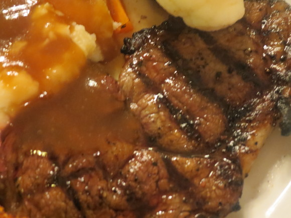 SKY130405 それぞれが、個性のある食材を頼み、ワイワイガヤガヤと観光してきた思い出話に_d0288367_20252271.jpg