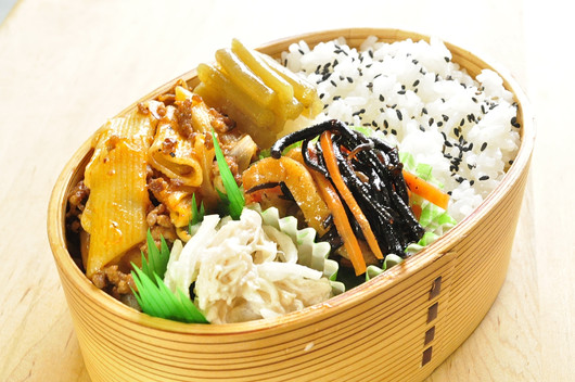 ペンネ、ひじき、ふき弁当_b0171098_6593885.jpg