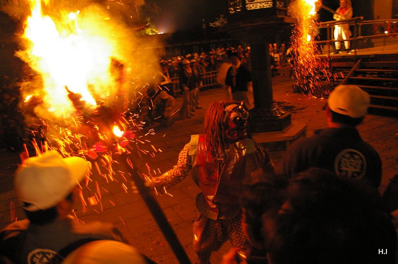 奈良・薬師寺　修二会(花会式)　結願　鬼追い　2005年４月５日_b0050130_650527.jpg