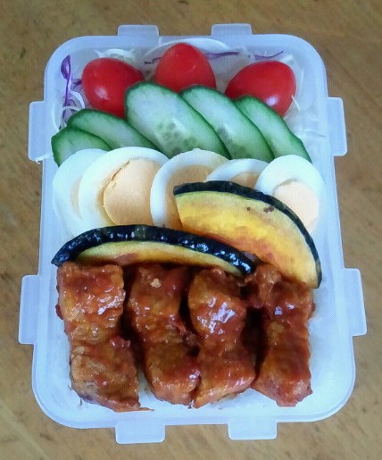 サラ弁。。。こぶサラダ風弁当_a0211008_19135243.jpg