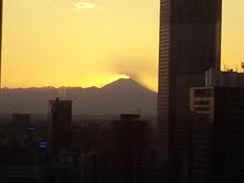 フルフォード談：富士山上空で”謎のHAARP発光”か！？_e0171614_10475055.jpg