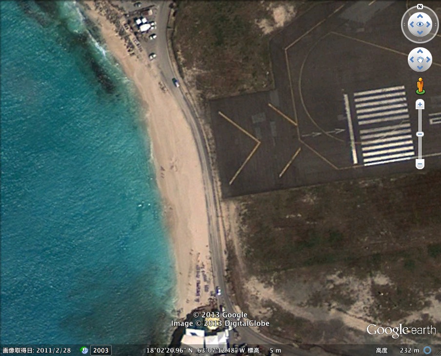 世界一危険なビーチ発見！：その名も「プリンセス・ジュリアナ国際空港海水浴場」_e0171614_10572546.jpg
