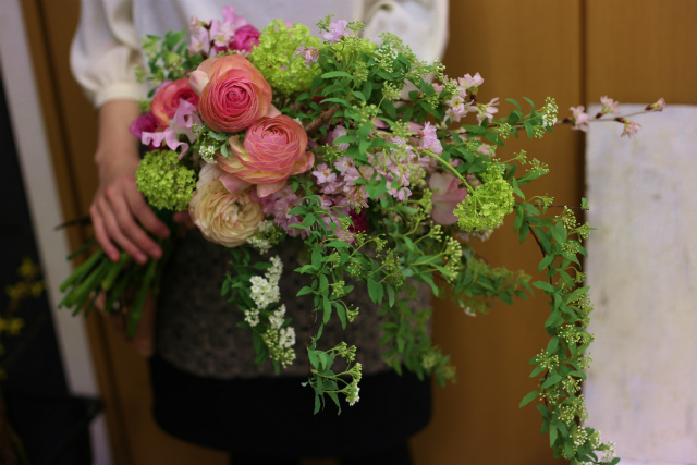 一会定期レッスン3月 春の花木のブーケ３  は持ってもらってこそ 思案中_a0042928_22192046.jpg