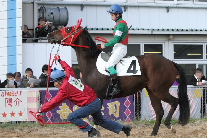 2011年12月23日（金） 荒尾競馬 3R 荒尾競馬装蹄師会特選 2歳2組 その1_a0077663_17241035.jpg