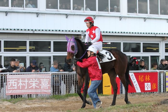 2011年12月23日（金） 荒尾競馬 3R 荒尾競馬装蹄師会特選 2歳2組 その1_a0077663_17241719.jpg