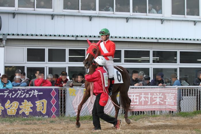 2011年12月23日（金） 荒尾競馬 3R 荒尾競馬装蹄師会特選 2歳2組 その1_a0077663_17242398.jpg