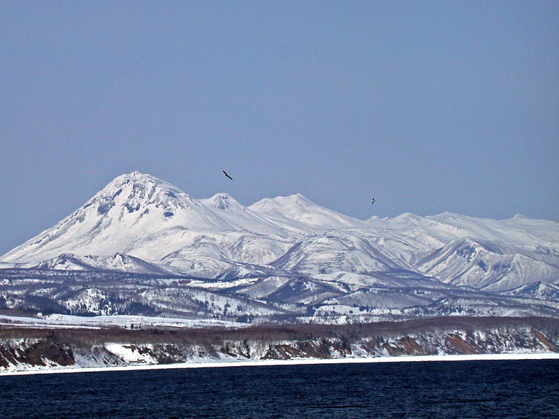 春を待つ知床連山_e0100772_2244348.jpg