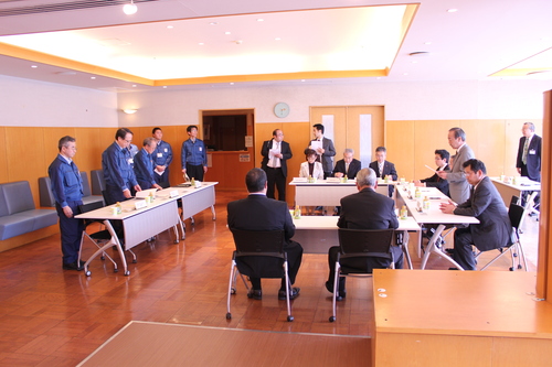 「ネズミ停電」問題で東電に決議提出_e0068696_18101025.jpg
