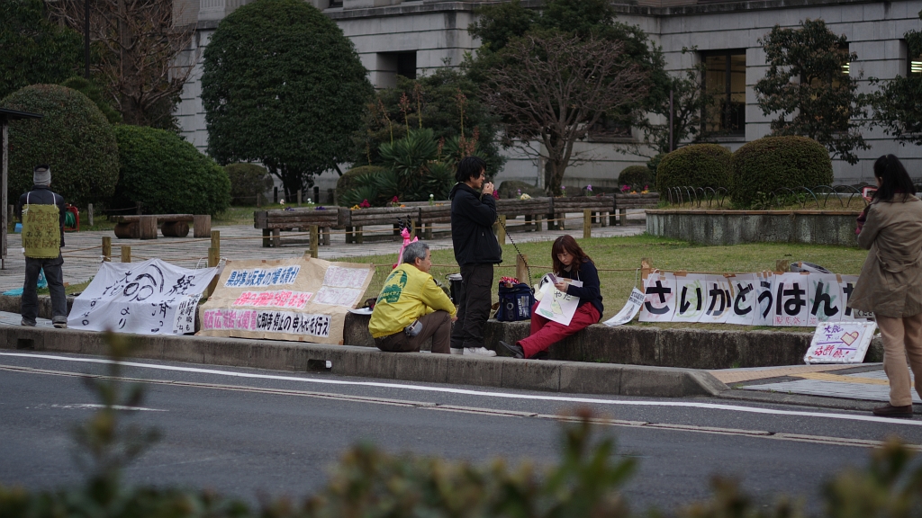 ４月４日、県庁前すわりこみ。桜が満開だよ_d0251322_19513711.jpg