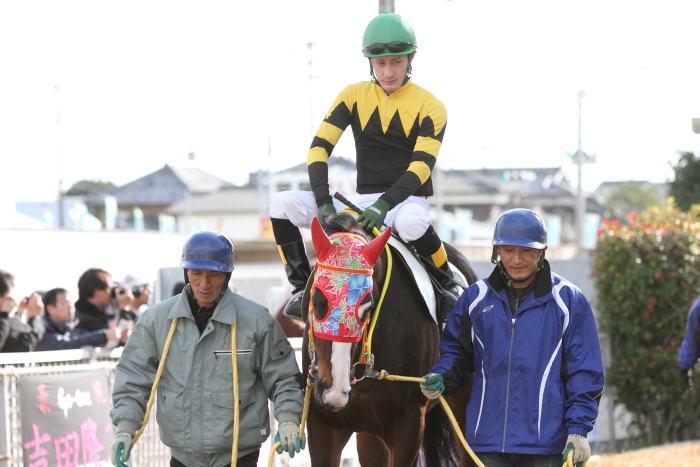 2011年12月23日（金） 荒尾競馬 7R 第11回プリンセス賞九州 2歳牝馬オープン その1_a0077663_6254437.jpg