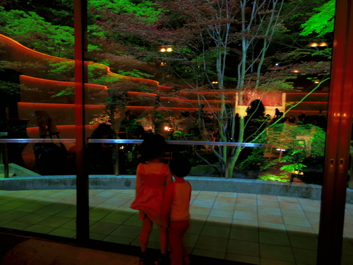 春ボジョレーと夜桜ビュッフェ@八芳園_e0123104_6585125.jpg