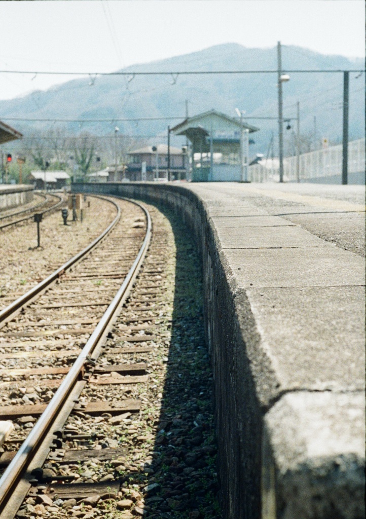 ローカル線のホームにて_a0294518_19363470.jpg