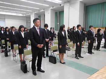 平成２５年度 入学式を挙行しました 青森中央文化専門学校 青森中央経理専門学校