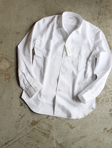Sans limite サンリミット のブロードシャツ（小開衿シャツとボタン 