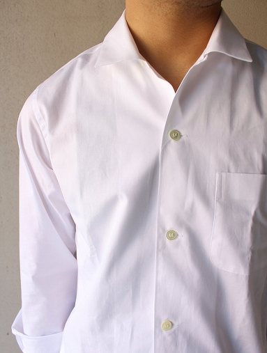 Sans limite サンリミット のブロードシャツ（小開衿シャツとボタン 