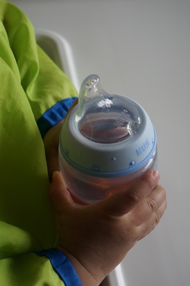 ストローで飲めないので スパウトで練習です Regenbogen 虹色日記 ストローで飲めないので スパウトで練習です Regenbogen 虹色日記