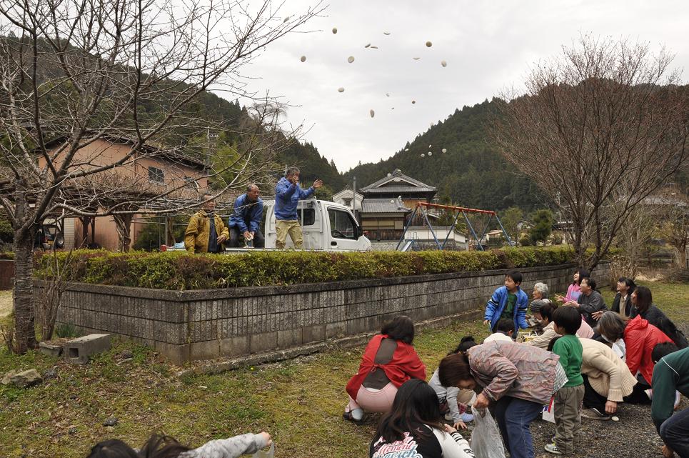 梅まつりとお宮さんの御供まき_e0060542_16275661.jpg