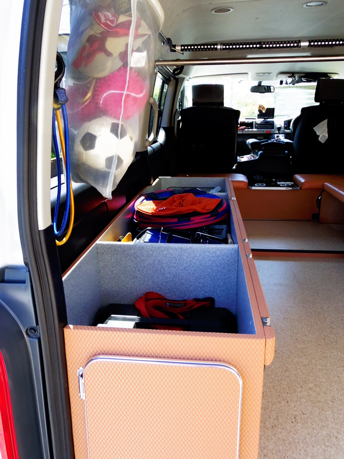 完全犬仕様のハイエース リプエース2号 納車になりました Soulsurfer1964 Blog 完全犬仕様のハイエース リプエース2号 納車になりました Soulsurfer1964 Blog