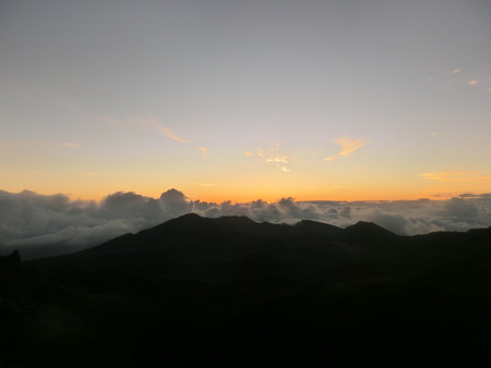 ハレアカラ山で日の出を見よう Regina Romantico Official Blog