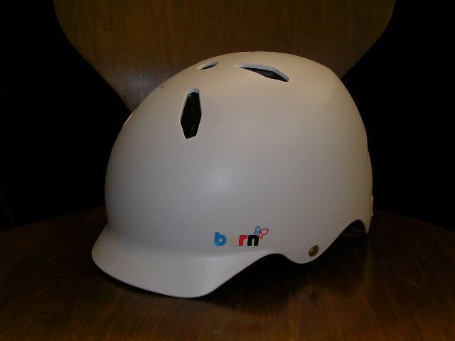 bernヘルメット大量入荷! その1_b0189682_1804653.jpg